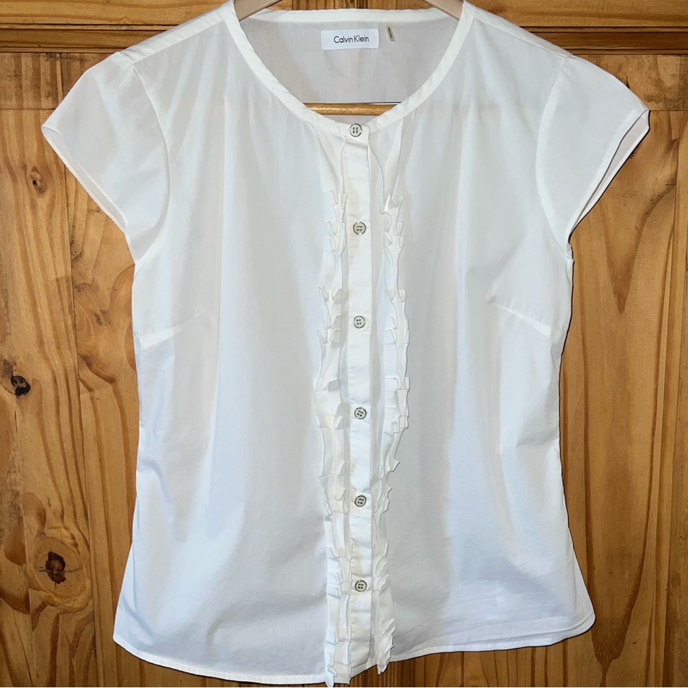 Calvin Klein white button down short sleeve blouse. Size s/m. EUC